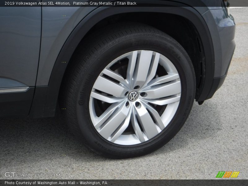 Platinum Gray Metallic / Titan Black 2019 Volkswagen Atlas SEL 4Motion