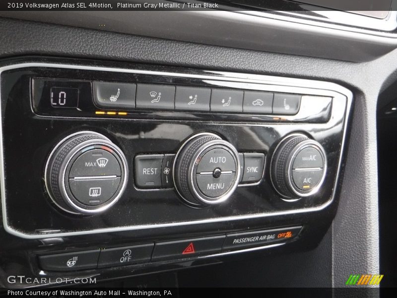 Platinum Gray Metallic / Titan Black 2019 Volkswagen Atlas SEL 4Motion