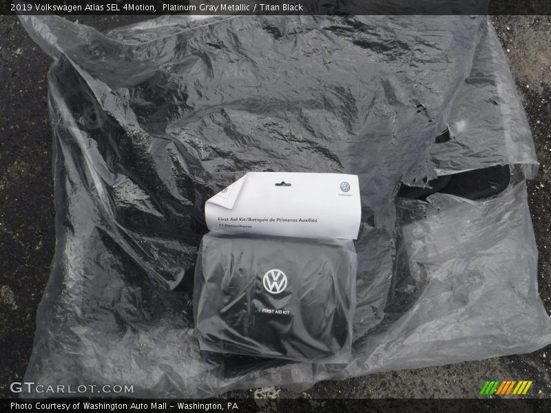 Platinum Gray Metallic / Titan Black 2019 Volkswagen Atlas SEL 4Motion