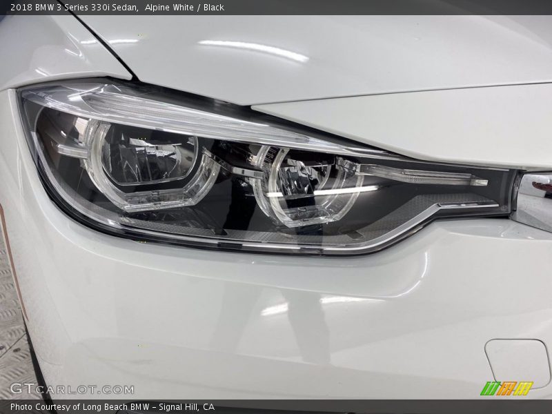 Alpine White / Black 2018 BMW 3 Series 330i Sedan