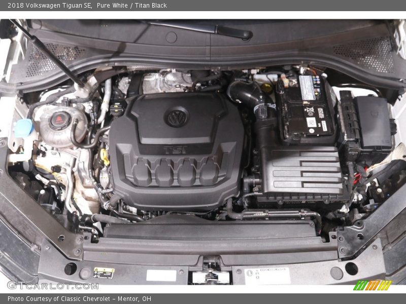Pure White / Titan Black 2018 Volkswagen Tiguan SE