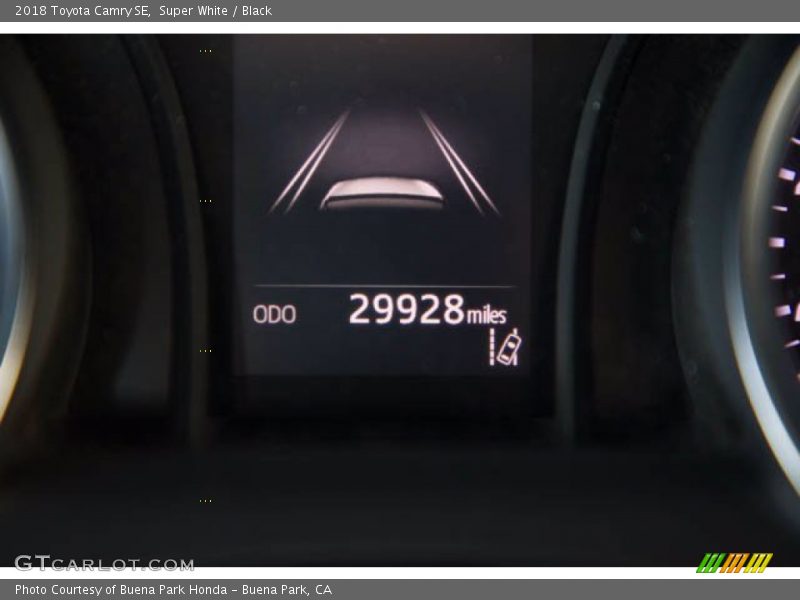 Super White / Black 2018 Toyota Camry SE
