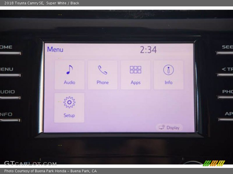 Super White / Black 2018 Toyota Camry SE