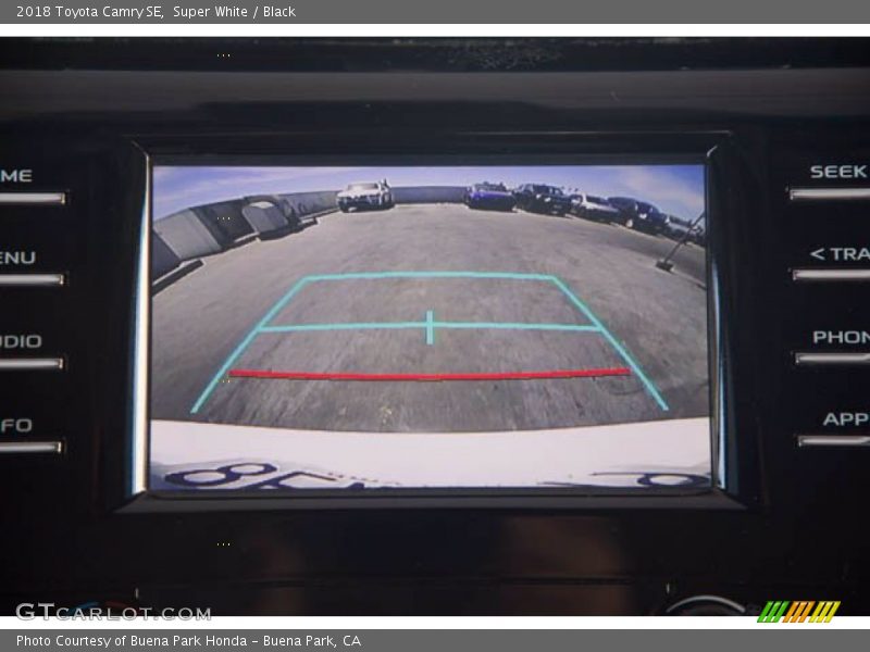 Super White / Black 2018 Toyota Camry SE