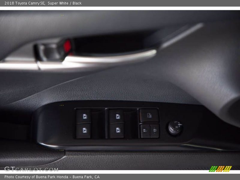 Super White / Black 2018 Toyota Camry SE
