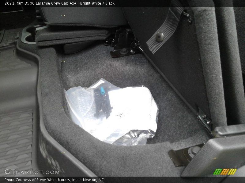 Bright White / Black 2021 Ram 3500 Laramie Crew Cab 4x4