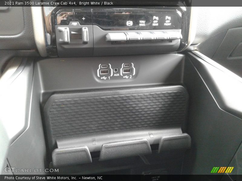 Bright White / Black 2021 Ram 3500 Laramie Crew Cab 4x4