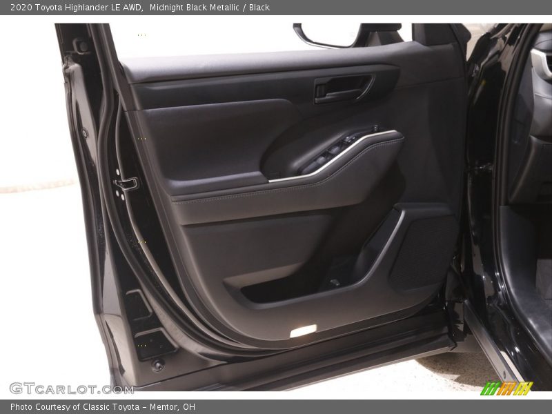 Midnight Black Metallic / Black 2020 Toyota Highlander LE AWD
