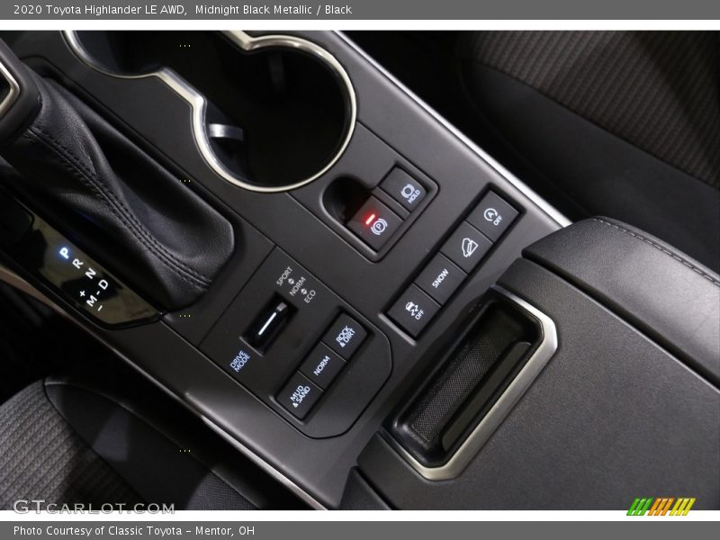 Midnight Black Metallic / Black 2020 Toyota Highlander LE AWD