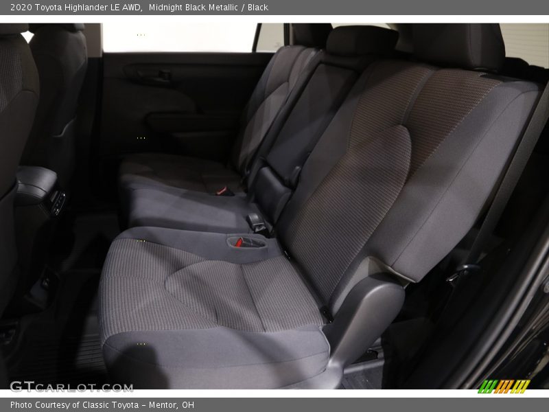 Midnight Black Metallic / Black 2020 Toyota Highlander LE AWD