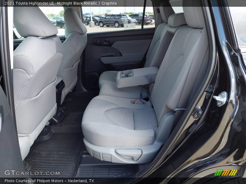 Midnight Black Metallic / Graphite 2021 Toyota Highlander LE