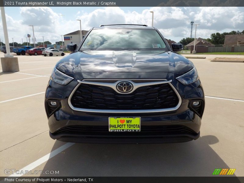 Midnight Black Metallic / Graphite 2021 Toyota Highlander LE