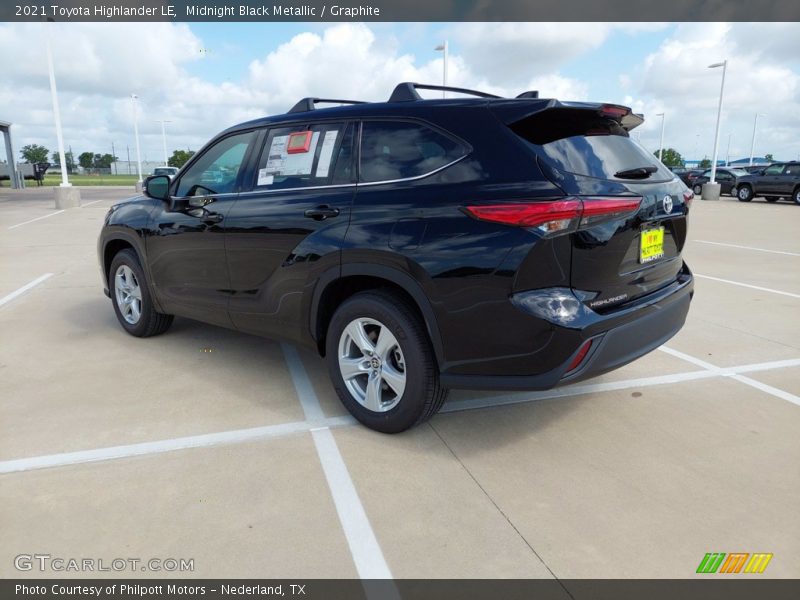 Midnight Black Metallic / Graphite 2021 Toyota Highlander LE