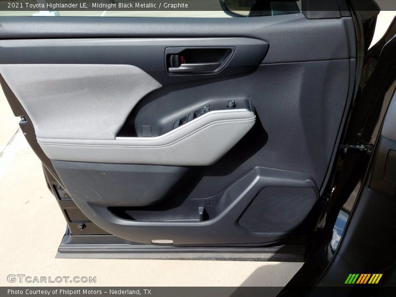 Midnight Black Metallic / Graphite 2021 Toyota Highlander LE