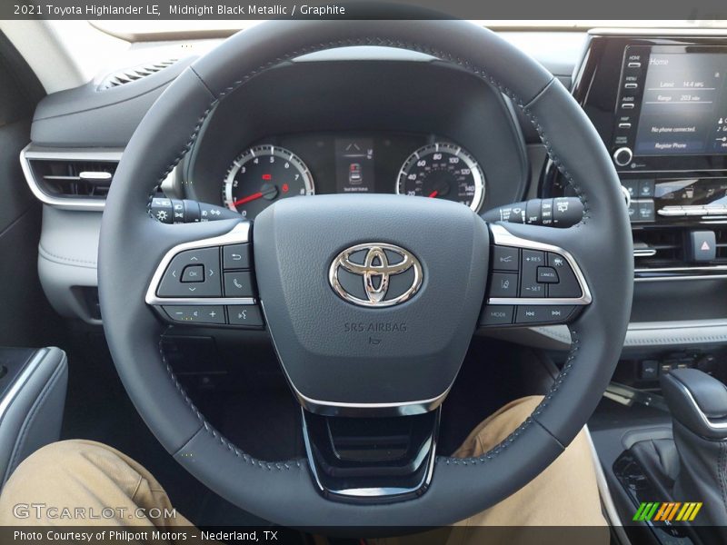 Midnight Black Metallic / Graphite 2021 Toyota Highlander LE