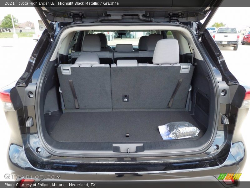 Midnight Black Metallic / Graphite 2021 Toyota Highlander LE