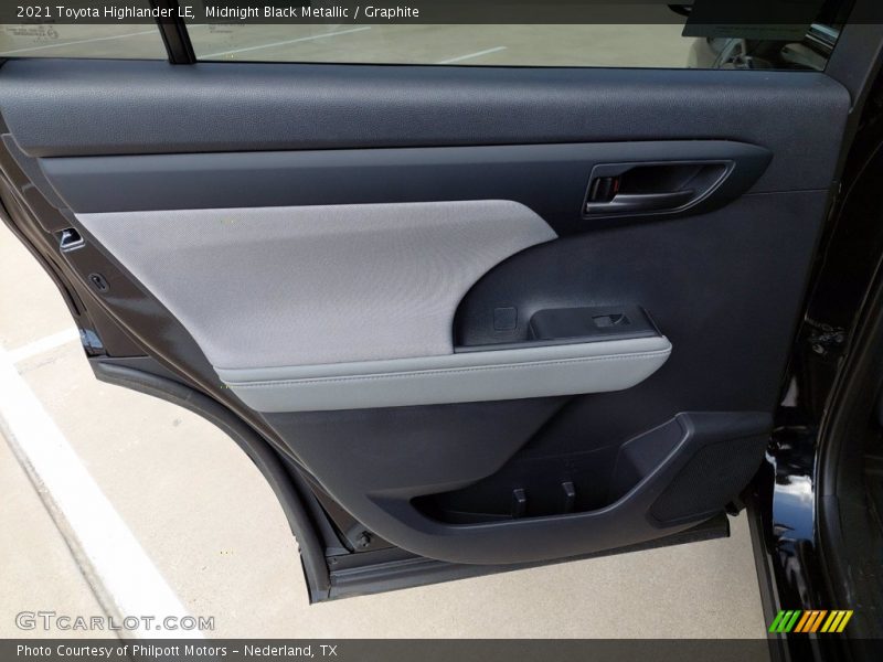 Midnight Black Metallic / Graphite 2021 Toyota Highlander LE