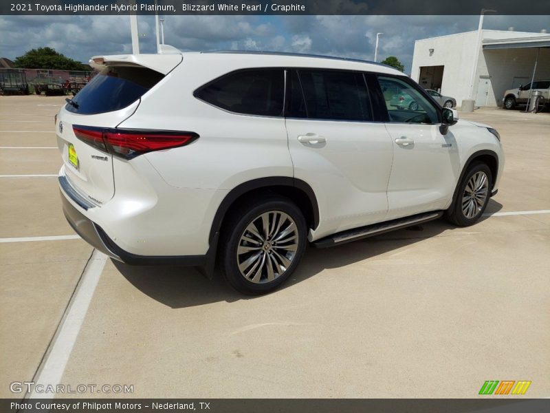 Blizzard White Pearl / Graphite 2021 Toyota Highlander Hybrid Platinum