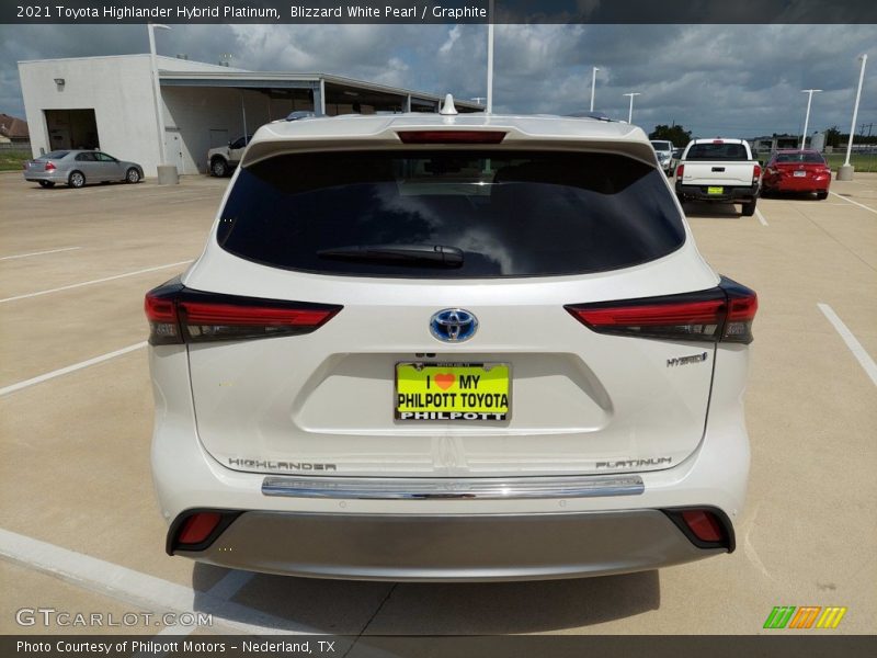 Blizzard White Pearl / Graphite 2021 Toyota Highlander Hybrid Platinum