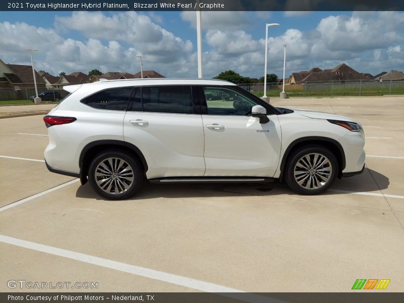 Blizzard White Pearl / Graphite 2021 Toyota Highlander Hybrid Platinum