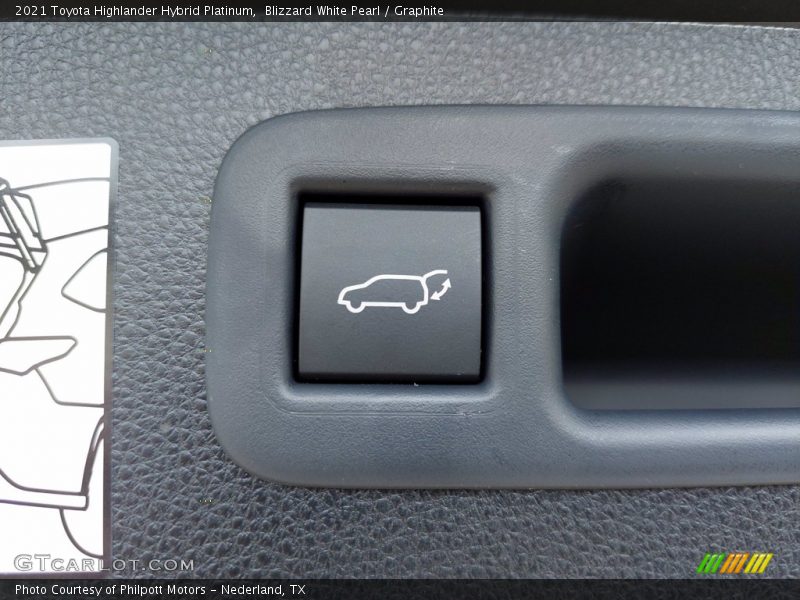 Blizzard White Pearl / Graphite 2021 Toyota Highlander Hybrid Platinum