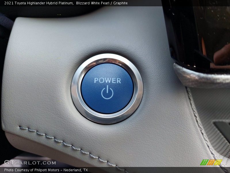 Blizzard White Pearl / Graphite 2021 Toyota Highlander Hybrid Platinum