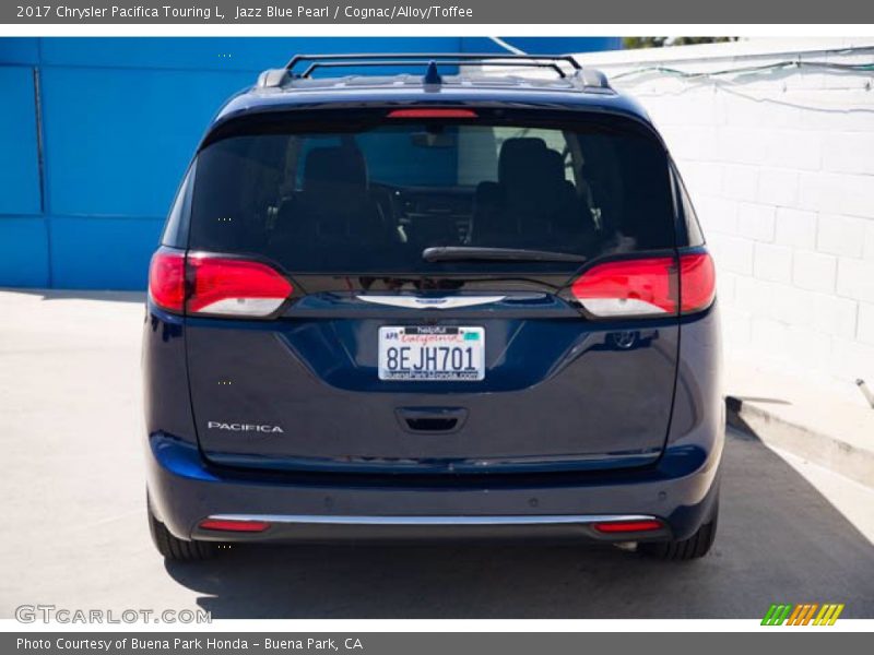 Jazz Blue Pearl / Cognac/Alloy/Toffee 2017 Chrysler Pacifica Touring L