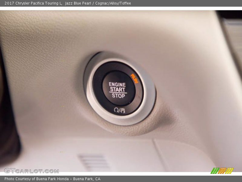 Jazz Blue Pearl / Cognac/Alloy/Toffee 2017 Chrysler Pacifica Touring L
