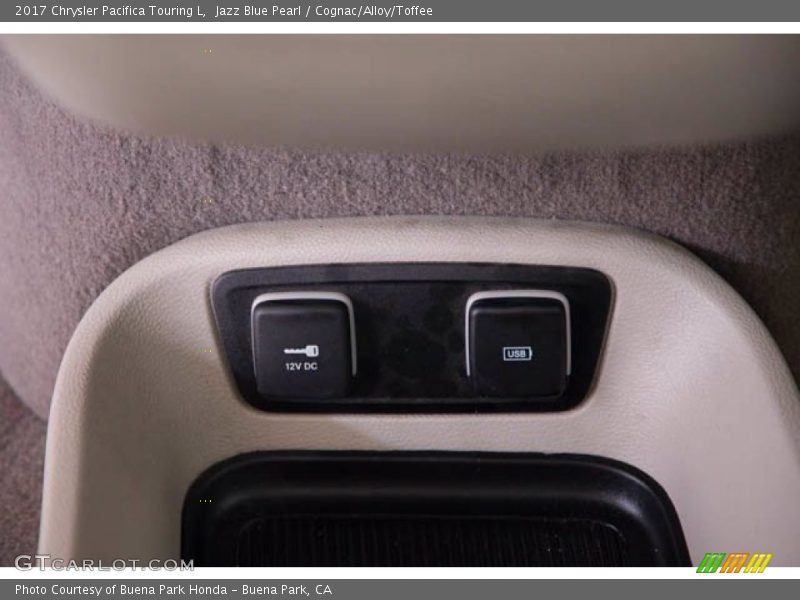 Jazz Blue Pearl / Cognac/Alloy/Toffee 2017 Chrysler Pacifica Touring L