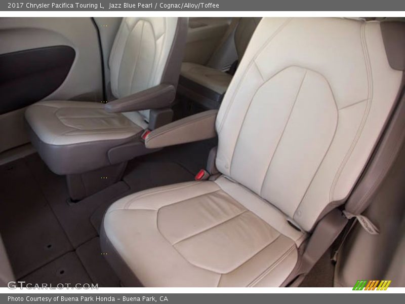 Jazz Blue Pearl / Cognac/Alloy/Toffee 2017 Chrysler Pacifica Touring L