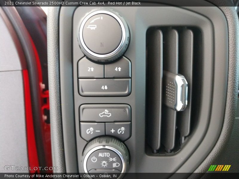 Controls of 2021 Silverado 2500HD Custom Crew Cab 4x4