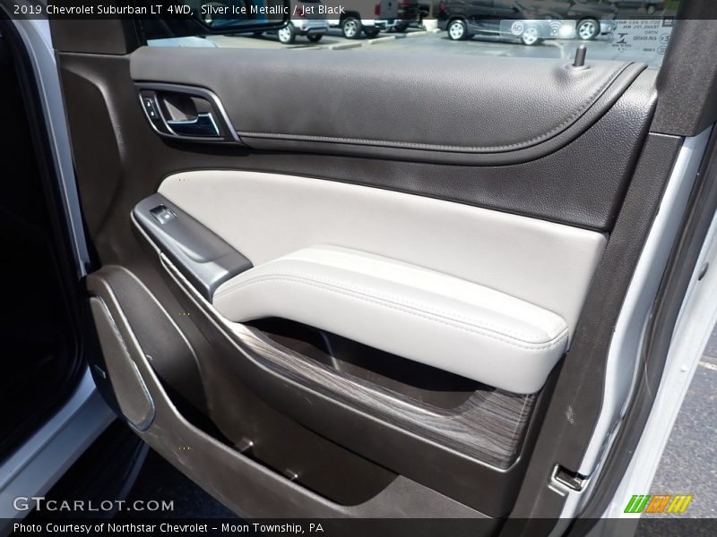 Silver Ice Metallic / Jet Black 2019 Chevrolet Suburban LT 4WD