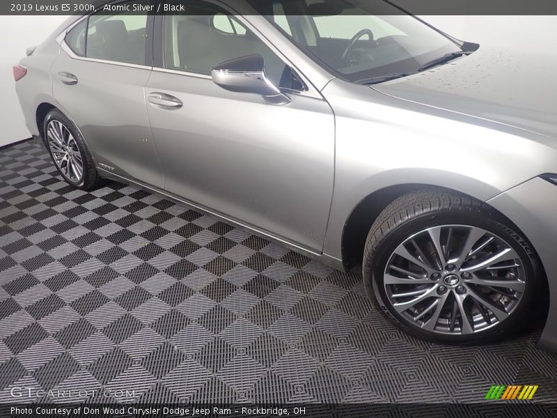 Atomic Silver / Black 2019 Lexus ES 300h