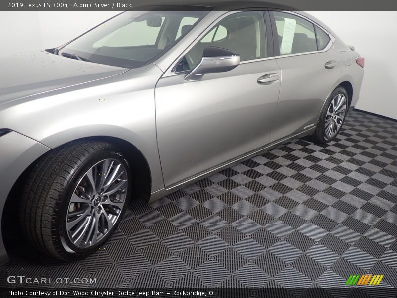 Atomic Silver / Black 2019 Lexus ES 300h