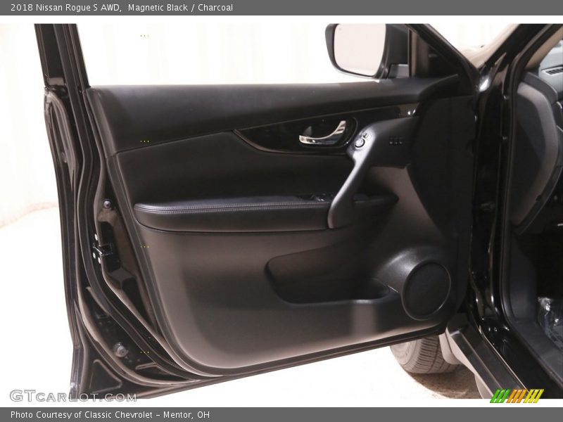 Magnetic Black / Charcoal 2018 Nissan Rogue S AWD