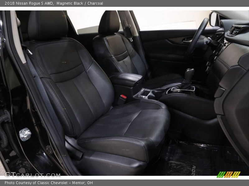 Magnetic Black / Charcoal 2018 Nissan Rogue S AWD