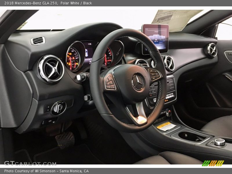 Polar White / Black 2018 Mercedes-Benz GLA 250