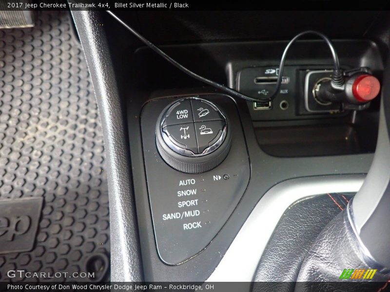 Billet Silver Metallic / Black 2017 Jeep Cherokee Trailhawk 4x4