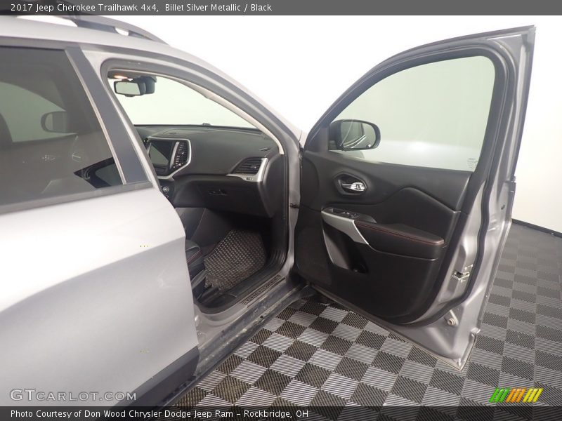 Billet Silver Metallic / Black 2017 Jeep Cherokee Trailhawk 4x4