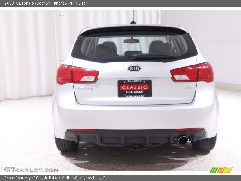 Bright Silver / Black 2013 Kia Forte 5-Door SX