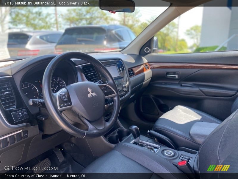 Cool Silver / Black 2015 Mitsubishi Outlander SE
