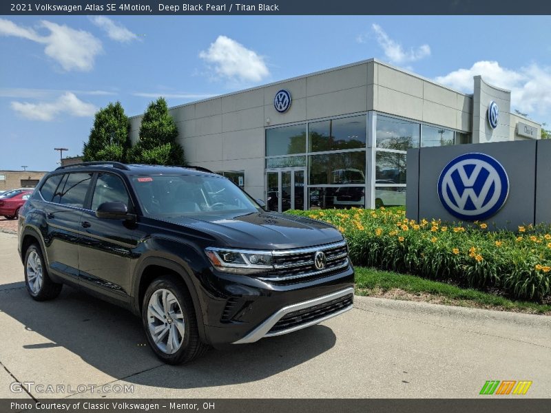 Front 3/4 View of 2021 Atlas SE 4Motion