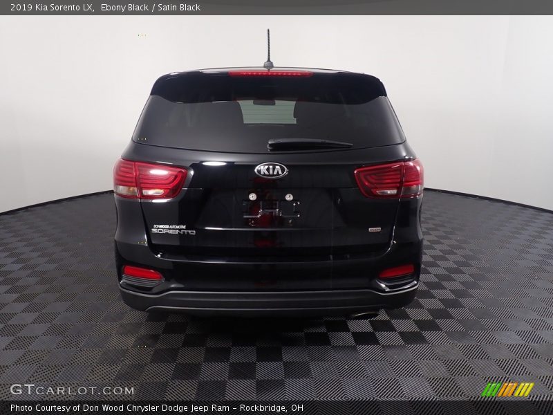 Ebony Black / Satin Black 2019 Kia Sorento LX