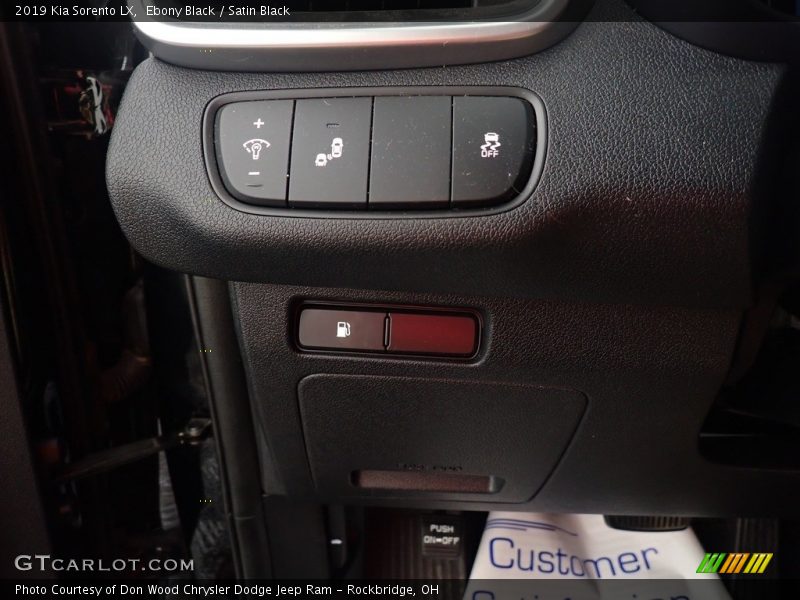 Ebony Black / Satin Black 2019 Kia Sorento LX