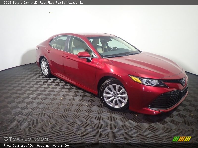 Ruby Flare Pearl / Macadamia 2018 Toyota Camry LE