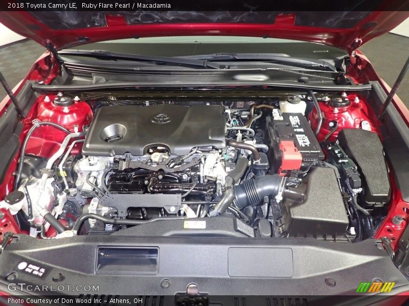 Ruby Flare Pearl / Macadamia 2018 Toyota Camry LE