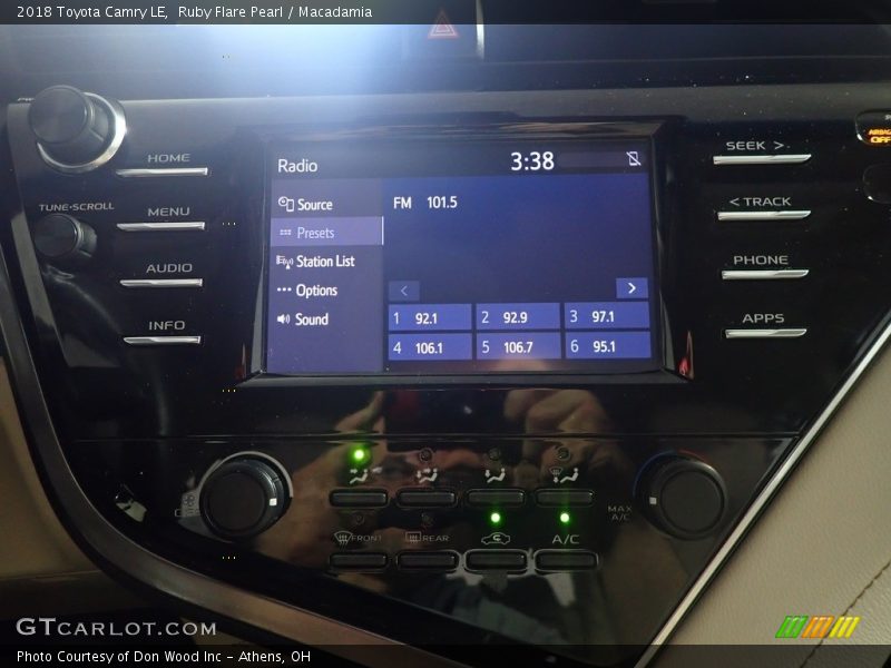 Ruby Flare Pearl / Macadamia 2018 Toyota Camry LE