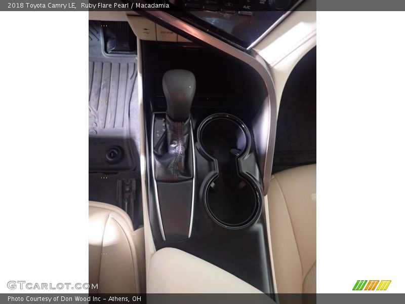 Ruby Flare Pearl / Macadamia 2018 Toyota Camry LE
