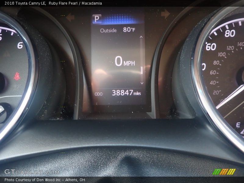 Ruby Flare Pearl / Macadamia 2018 Toyota Camry LE