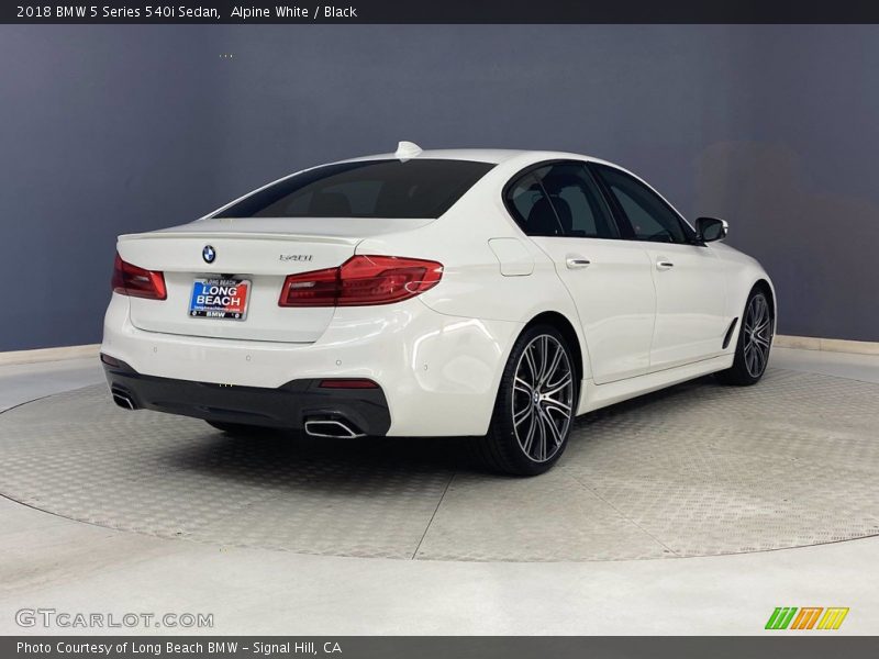 Alpine White / Black 2018 BMW 5 Series 540i Sedan